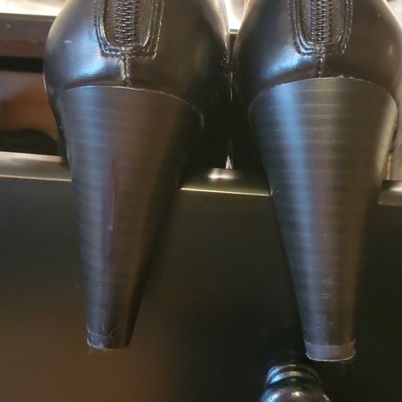 Nine and Co. Black heels shoes. - Picture 7 of 10